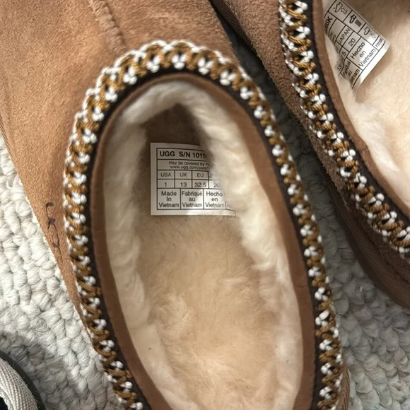 Kids Ugg Tasman brand new never worn!
